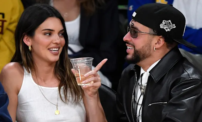 Clasificación de Los Ángeles Lakers tuvo una alfombra roja de celebridades: Bad  Bunny y Kendall Jenner entre las figuras - El Diario NY